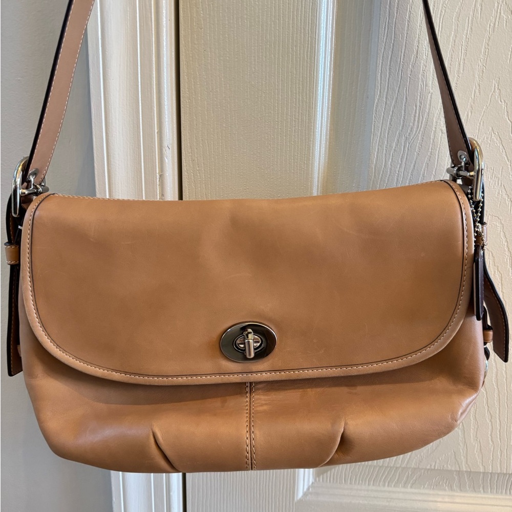 NWOT-COACH Shoulder Tan Bag - Picture 2 of 16